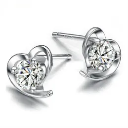 Romatisk 925 Sterling Silver Little Love Heart format med österrikiska kristallstoppörhängen för kvinnor Girl Lovely Zircon Earrings Party Gift