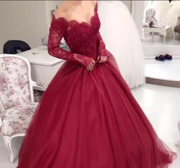 2017 Ny Burgundy Off The Shoulder Långärmad Lace Boll Kappa Evensk Klänningar Tulle Applique Beaded Floor Length Party Prom Evening Dresses