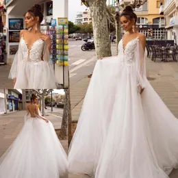 Fantastyczny Linia Koronki Backless Suknie Ślubne Głębokie V Neck Zroszony Długie Rękawy Suknie Ślubne Sweep Pociąg Tulle Robe de Mariée