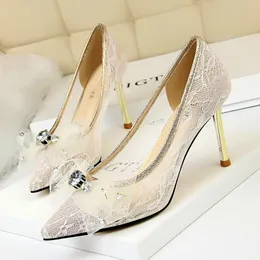 ラインストーンのかかとの結婚式の靴Zapatos Fiesta Mujerエレガントパーティーシューズエスカルピンセクシーな靴Talons Glitter Heels Pumps女性の靴のかかと