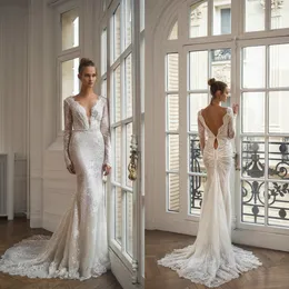 2019 Långärmade sjöjungfru bröllopsklänningar Deep V Neck Lace Appliqued Sequins Sexig Backless Wedding Dress Sweep Train Beach Brudklänningar