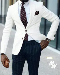 Moda Ivory Men Wedding Tuxedos Notch Lapel Slim Fit Groom Smokingi Doskonałe Mężczyźni Blazer 2 szt. Kurtka balowa / kolacja (kurtka + spodnie + krawat) 1