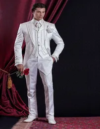 Wysokiej jakości jeden przycisk Biały haft Groom Tuxedos Peak Lapel Mężczyźni Garnitury 3 Sztuk Wedd Prom Blazer (Kurtka + Spodnie + Kamizelka) W471