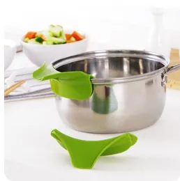 Pot Edge Anti-spill Splash Guard Pan Rim Easy Safe Pour Soup Hot Liquid Leak-proof Silicone Funnel Kitchen Tools Gadgets