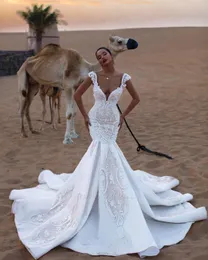 2020 Gorgeous Lace Mermaid Bröllopsklänningar Arabiska Scoop Neck Illusion Applique Plus Storlek Bröllop Bröllopsklänningar Vestidos de Novia BC2291