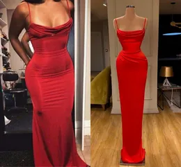 Elegant röd mantel Satin Aftonklänning 2020 Spaghetti Strap Evening Dresses Lång Charmiga Formella Party Gowns Plus Size Robe de Soiree