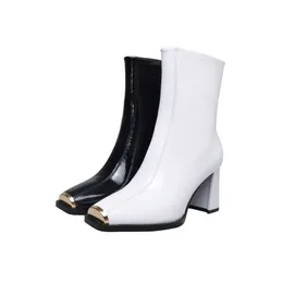Venda Quente-ASumer Preto Branco Moda Moda Botas Para Mulheres Quadrado Toe Zip Patent Botas de Couro de Vaca Botas Espessas Salto alto Senhoras Boors