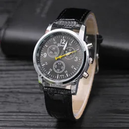最新の男性腕時計ジュネーブ腕時計ローマ数字3ダイヤルスポーツ学生カジュアルドレス腕時計ファッション男軍事時計