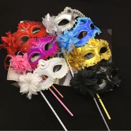 50 stks / partij 8 kleuren nieuwe handgemaakte plastic met bloemen en veer elegante maskerade balmaskers op stokken