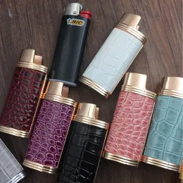 Nyaste Metal Läder Skin Lättare Väska Hölje Skyddsskydd Ärme Portable Innovativ Design Flera färg för rökrörverktyg DHL