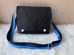 Klassiska märken Style Fashion Cross Kroppsdesigner Messenger Bag Purses Män Skulderväskor Handväskor Lady Totes Skolracker med dammsuga