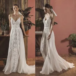 Bohemian Long Wedding Dresses 2020 Spaghetti V Neck Lace Appliqued Boho Backless Bridal Gowns En linje Chiffon Bröllopsklänning Robe de Mariée