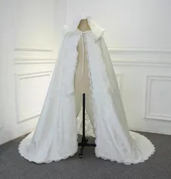 Novo casamento Chegada Inverno Cloak Cape rendas applique com capuz com guarnição longo Wraps nupcial Jackets especial do partido Fur Banquet Mulheres Enrole