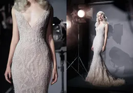 2020 Modest Paolo Sebastian V-Ausschnitt ärmelloses Meerjungfrau-Abendkleid mit Spitzenapplikationen, Kristallfedern, formelle Kleider, Sweep-Zug, Partykleid