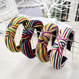 2020 New CN Hårtillbehör Stickat knutet hårband för kvinnor Rainbow Headband Girls Winter Striped Hair Hoop