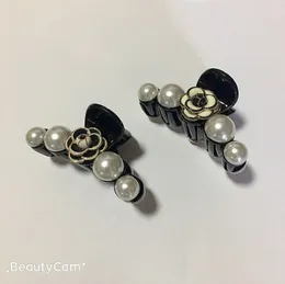 8x4 cm Moda Alto grau de adulto presente VIP coreano clássico preto e branco de camélia garra grampo grande grab hairpin cabelo lado clipe clipe para a menina