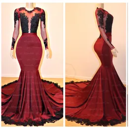 2019 Burgundia Crew Neck Długie Rękawy Prom Dresses Sheer Illusion Black Lace Appliqued Mermaid Evening Prom Dress Long Sweep Pociąg