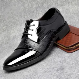 Duży rozmiar Mężczyźni Krokodyl Buty Brown Dress Eleganckie Mężczyźni Buty Formalne Coiffeur Mężczyźni Buty Ślubne Marka Sapatos Oxford Masculino Soulier Homme