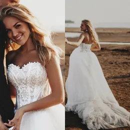 Abiti da sposa bohémien country 2019 Abiti da sposa sexy con applicazioni di pizzo a cuore Boho Abiti da sposa sexy senza spalline con scollo a barchetta