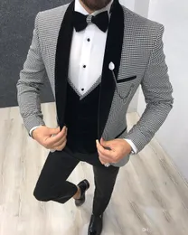 Nyaste brudgummens sjal Black Lapel Groom Tuxedos One Knapp Män Passar Bröllop / Prom / Middag Bästa Man Blazer (Jacka + Byxor + Tie + Vest) H8