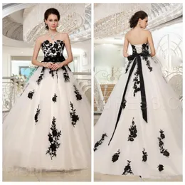2019 Sweetheart Lace Appliques White and Black Gothic Wedding Dresses spets upp Back Bridal Glänningar Ribbon Long Garden Vestidos de Mar312e