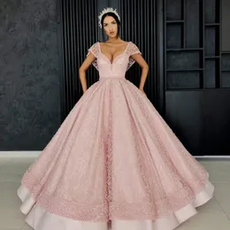 Abiti da sposa di lusso in pizzo con abiti da sposa Perle con scollo a V Abiti da sposa pieghettati Lunghezza pavimento Abiti da sposa su misura