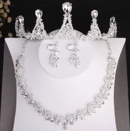 Büyüleyici Gümüş Kristaller Gelin Takı Setleri 3 Parça Kolye Küpe Tiaras / Taçlar Gelin Aksesuarları Düğün Takı Setleri T305674