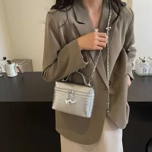 Wallet shoulder bag／ミニポーチ付／silver Jimmy Choo Bing Metallic Leather Chain Wallet | Saks Fifth