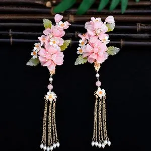Traditional Chinese Hair Accessories: Floral Pearl Hairpin