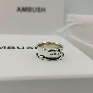 アクセサリー AMBUSH CLASS RING SILVER RED Ambush-Class-Ring---Silver-Red