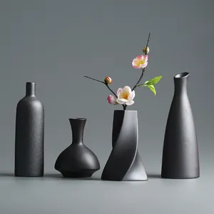 Modern Ceramic Vase creative black Tabletop Vases thydroponic containers flower pot Home Decor crafts Wedding decoration 210310