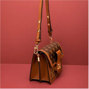 Postman handbag One-Shoulder Crossboby Bag Trendy Multi-Layer Chain Printed Crossbody Womens Pouch