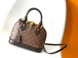 2022 Luxury Designer Women Shoulder Bags Messenger Bags Leather Totes Purses Wallets Messenger Bags with Lock Keys