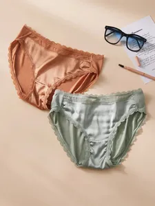 Dik bilan gozal qiz porno video U uxlab yotganida, u videoni yaladi