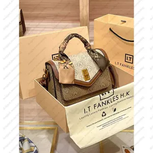 Sac à Main Tignanello En Cuir Blanc - Modèle D'occasion, Marque De Qualité, Idéal Pour Le Quotidien Ou Les Sorties