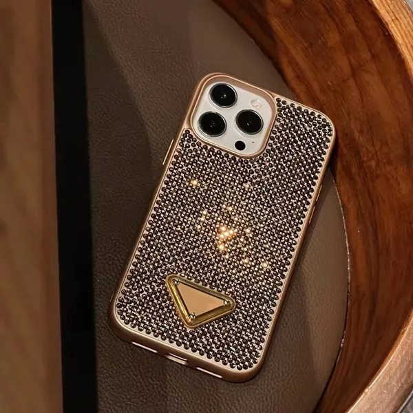 Phone Case Luxury Glitter iPhone Cases For iPhone 15 Plus 14 Pro Max 13 12 11 Designer Bling Sparkling Rhinestone Diamond Jewelled 3D Crystal Triangle P Women Cov 7KGR