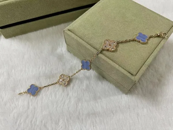 Luksusowa V Clover Clover Designer Charm Bracelets For Women 18K Gold White Red Blue Mother of Pearl 4 Leaf Shining Crystal Diamond Love Ocea