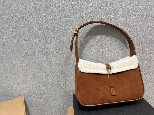 Tasarımcı Çanta Under Emfil Bag Lüks Tasarımcı Omuz Kadın Deri Çanta Moda Vintage Debriyaj Çantası Hobo Çantalar