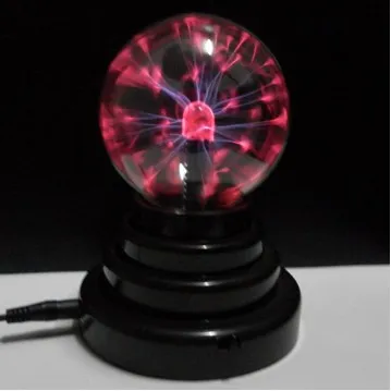 Boule de plasma haute tension / boule de plasma - Éclairs magiques dans une  boule de verre
