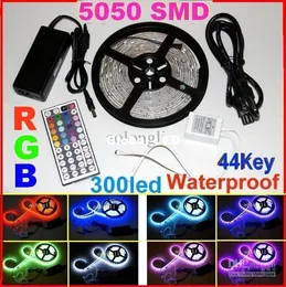 5m 5050 SMD RGB 300 Tira de luz LED impermeable IP65 60led / m + 44 tecla IR Control remoto + fuente de alimentación