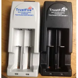 Gratis DHL, 3V-3.6V Spänning Trustfire 001 TR001 Lithium Batteriladdare för 14500 16340 18500 18650 Batteri EU / US-kontakt