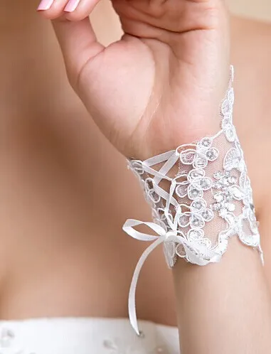 1 paio di guanti lunghi in pizzo senza dita con strass per le donne