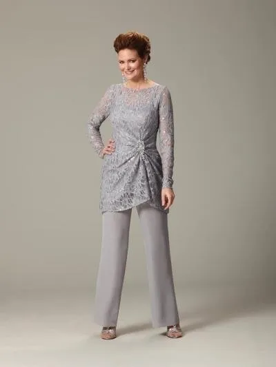 Elegant Plus Size Lace Mother of the Bride Pant Suit with Long Sleeve Scoop  Neck for Formal Evening Wedding