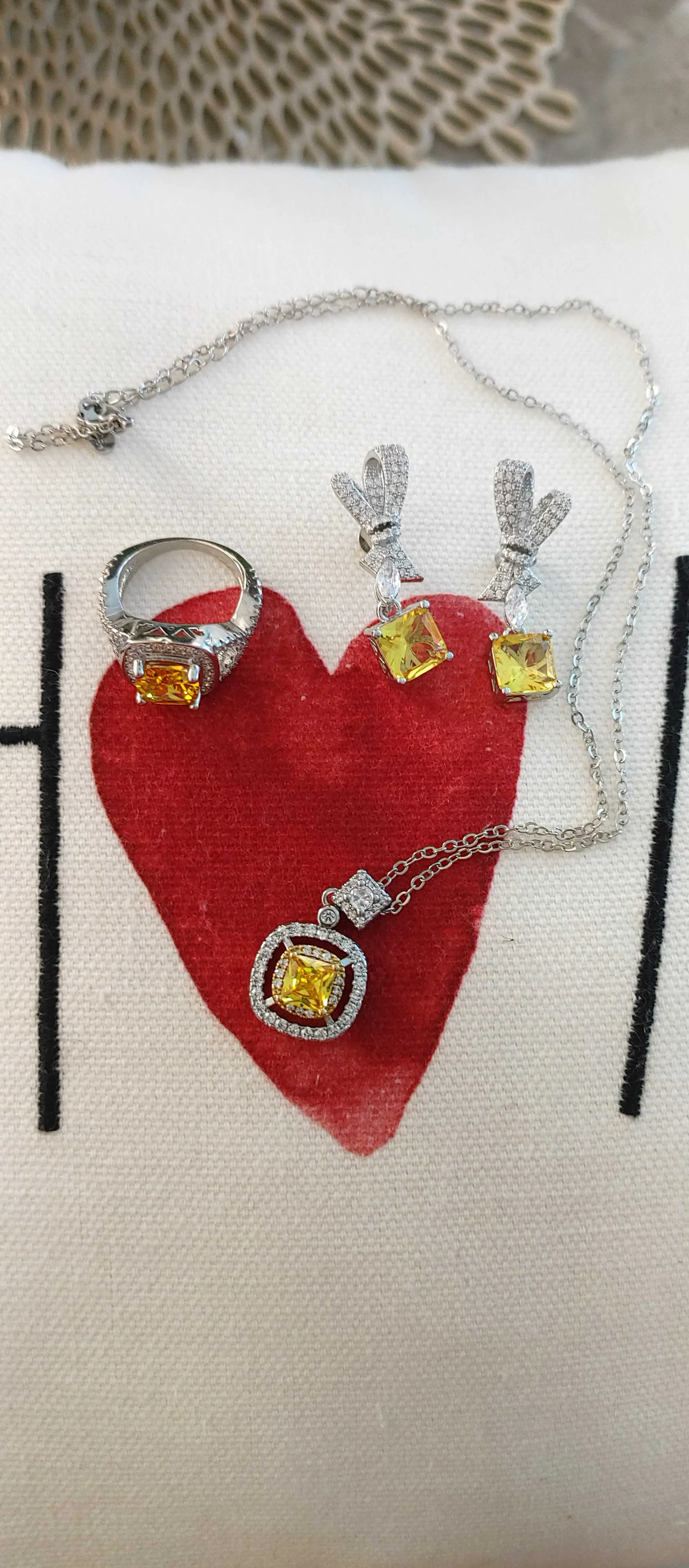 Set De Bijoux : Collier Perles + Bracelet + 3 Paires De Clous D'oreilles - Rouge Noir Blanc
