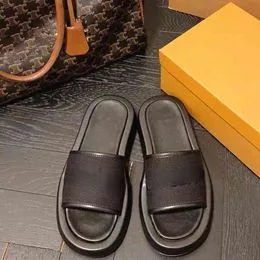 Sandalias tanga de cuero Louis Vuitton talla US9 EU42 marrones para hombre