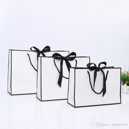 Bolsa de regalo pequeña con asas, lazo, cinta de papel a rayas, bolso de  mano, galletas