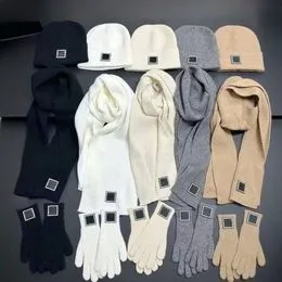 Hilltop Wintercombi-set van 2 wintersjaal en bijpassende gebreide muts, beige, Eén maat Hilltop Wintercombi-set van 2 wintersjaal en bijpassende gebreide muts, beige, Eén maat