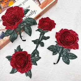 Patch Brodé Fleur Rouge Rose – Appliqué à Coudre Pour Customisation De Vêtements