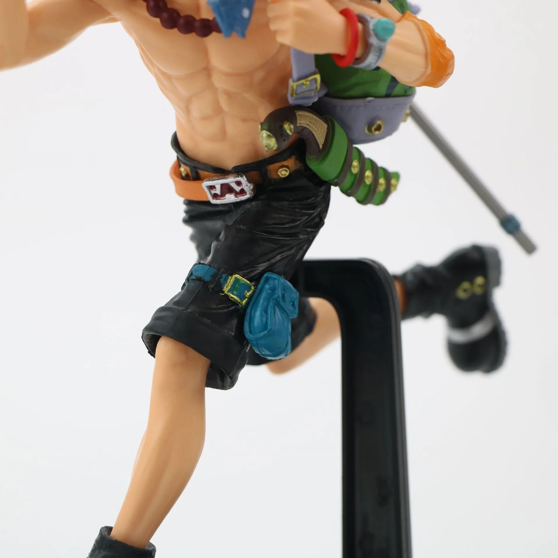 アニメワンピースフィギュア：バックパックアクセサリーを備えた