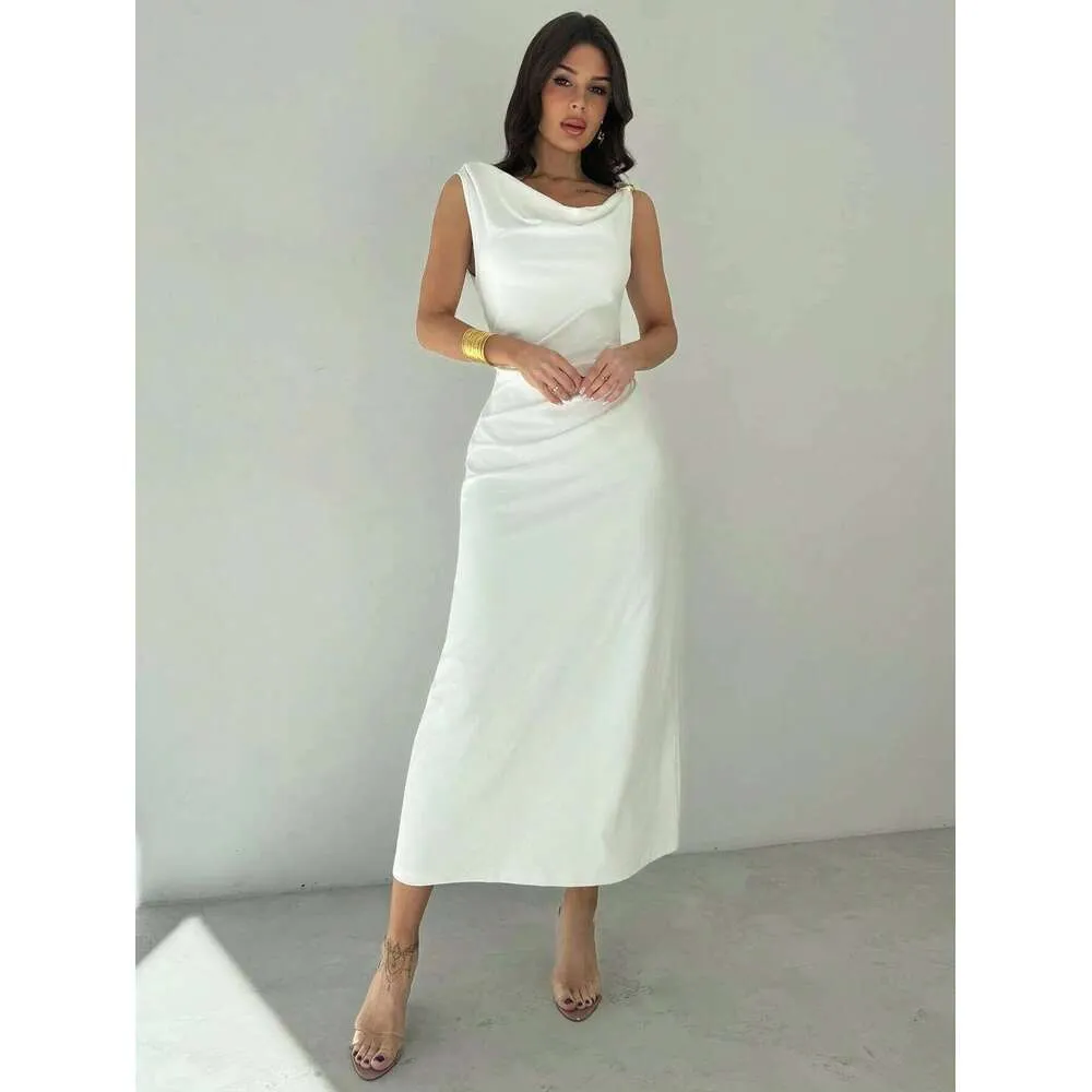 dress designs that are slimming Some dresses can make your waist look smaller instantly. No gym. No shapewear. Just smart design. It's called Side Panel Illusion. A side panel illusion is when a dress has: Dark